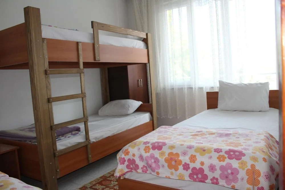 Şahin Apart