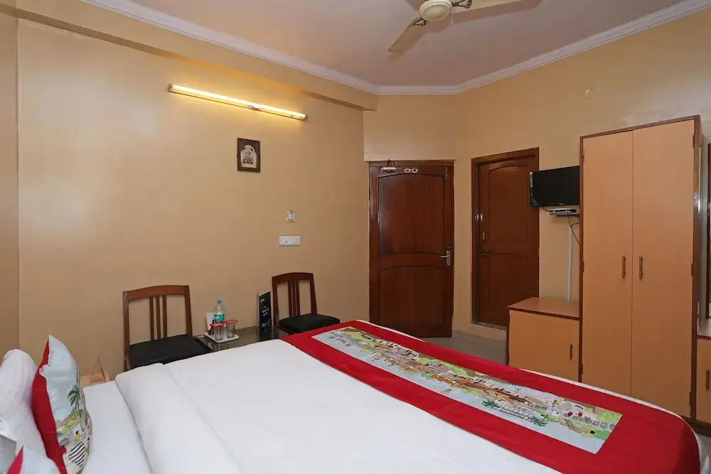 OYO Flagship 10282 Hotel Rishi