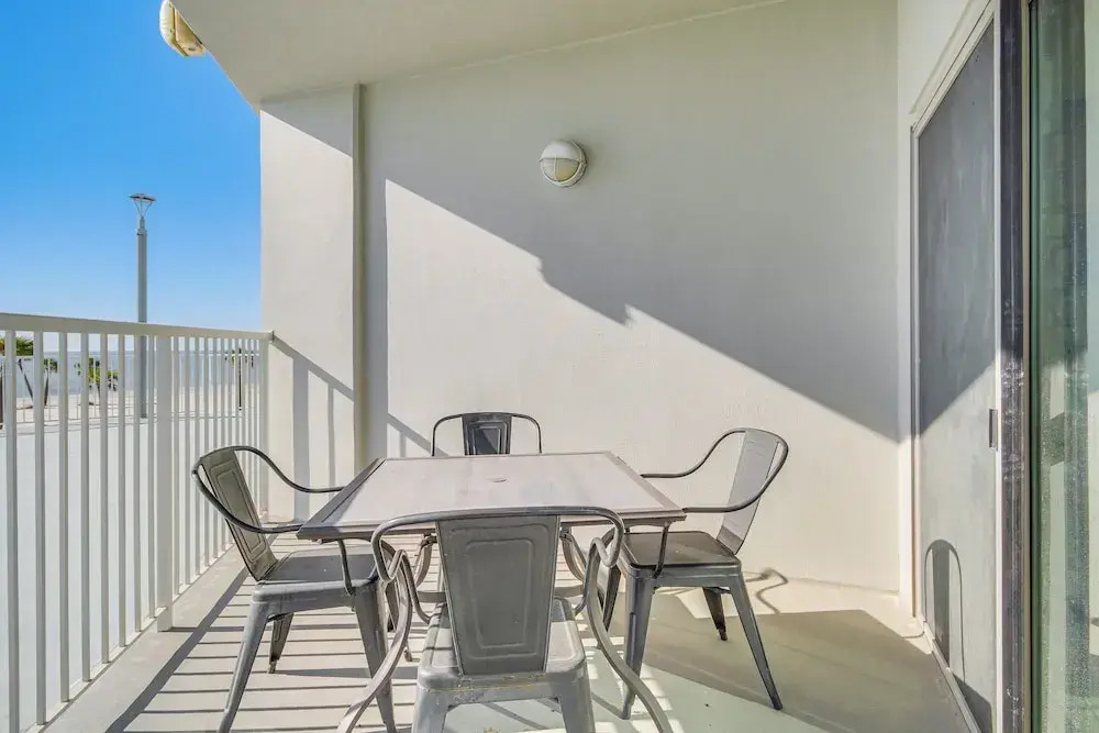 Beachfront Condo w/ Pool Access in Biloxi!