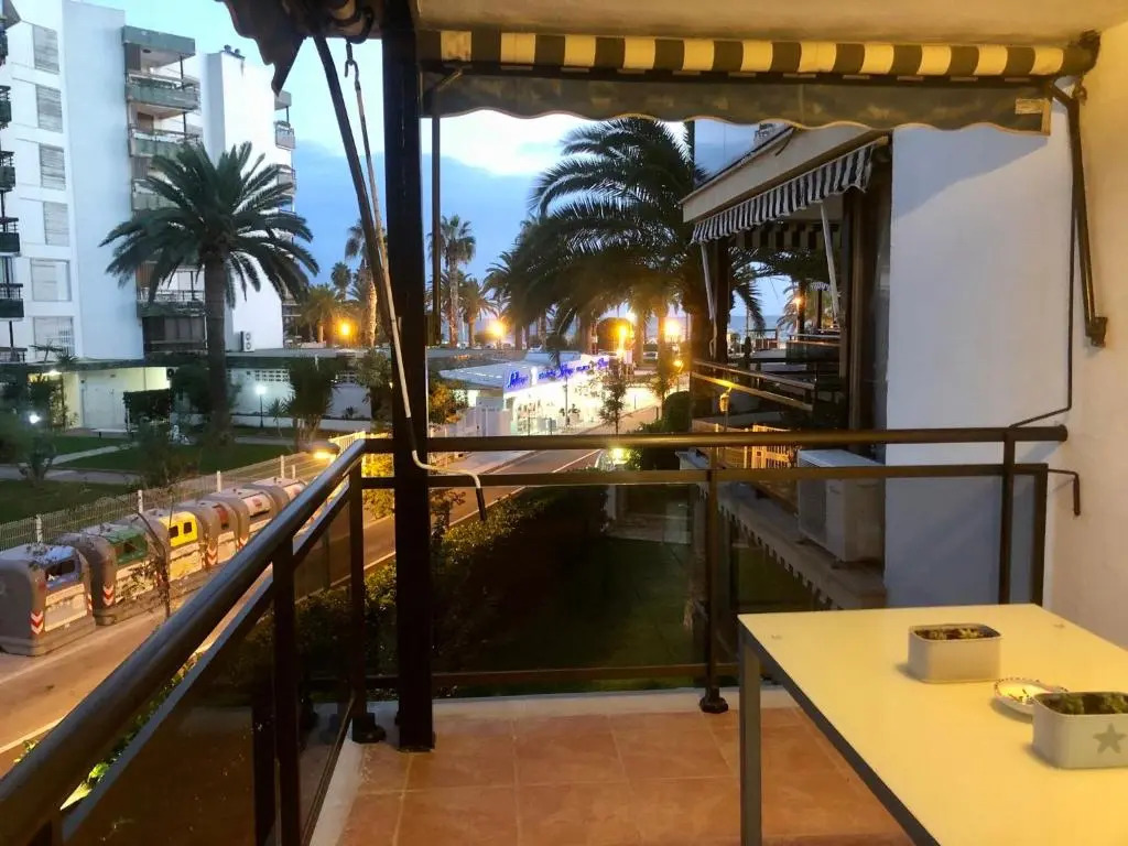 SALOU 1 linia de mar 3 baños 3 hab.WIFI 110m2