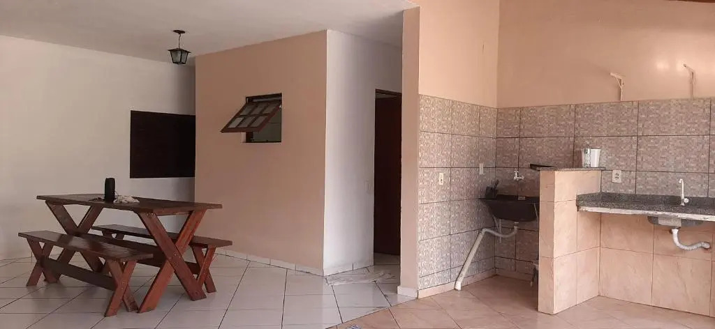 Casa incrível para locação em Bertioga com piscina a 80 metros da praia!