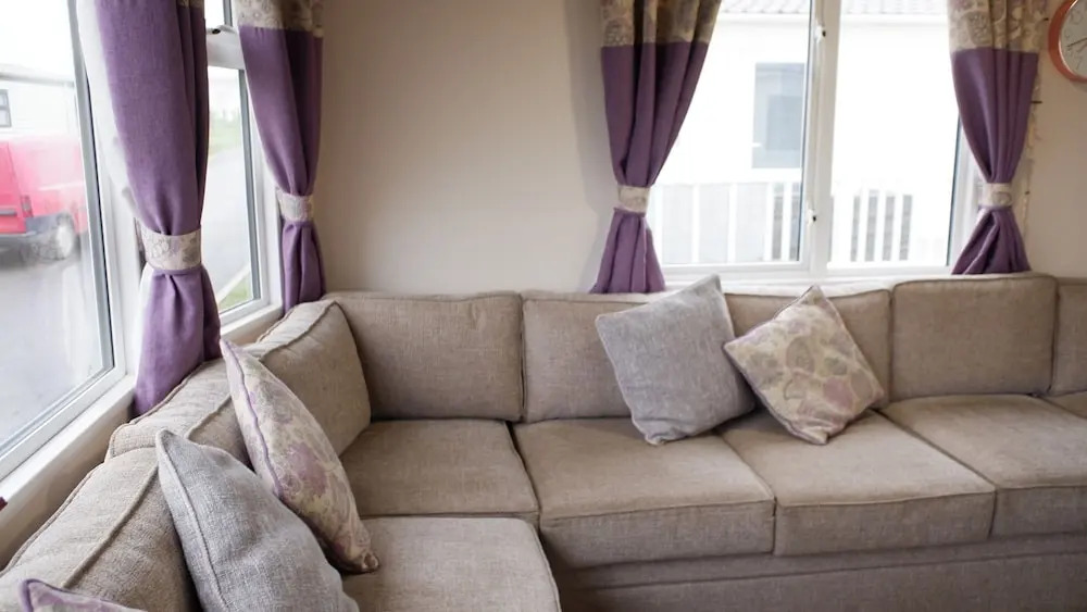Excellent caravan 4 birth sleeps 6 Tranquil site