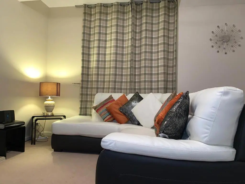 Holland Drive 2 Bedroom Flat (Adults Only)