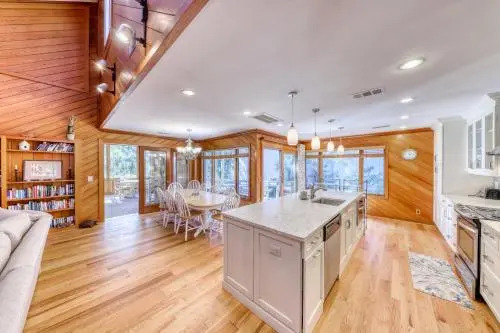Red Bay 370