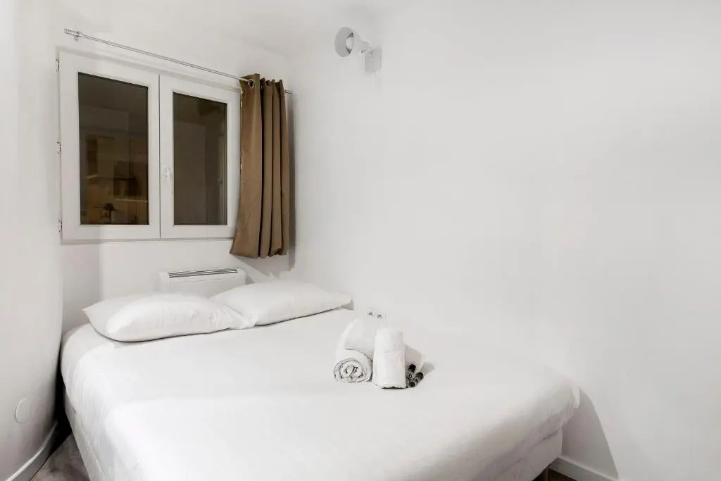 Refurbished Central Paris Flat by GuestReady