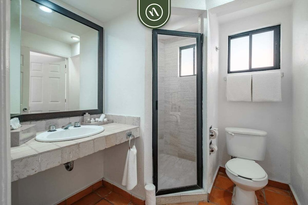 Amazing 2 BR Condo - Private Terrace - Pool