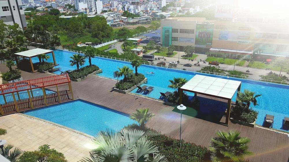 Sunrise City Luxury 2BR SW Pool 15th