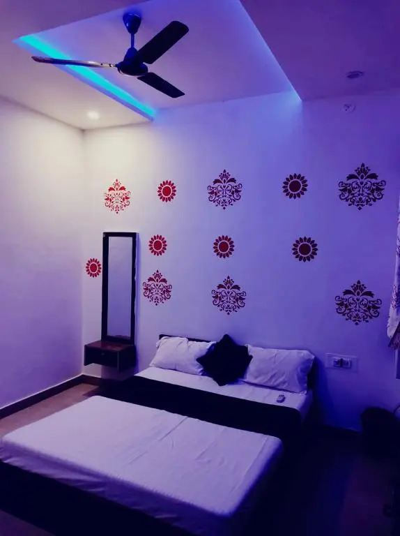 Red Stone Hotel