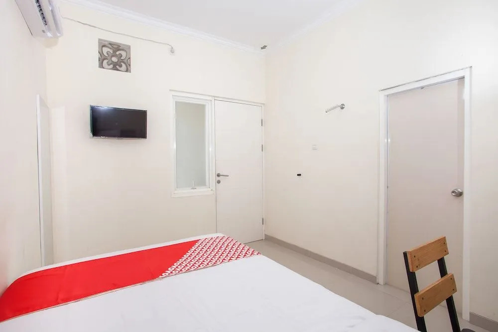 Oyo 1295 Linns Family Residence