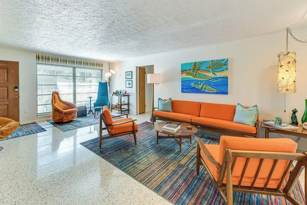 Lanai & Pet Friendly! Retro-chic Sarasota Home!
