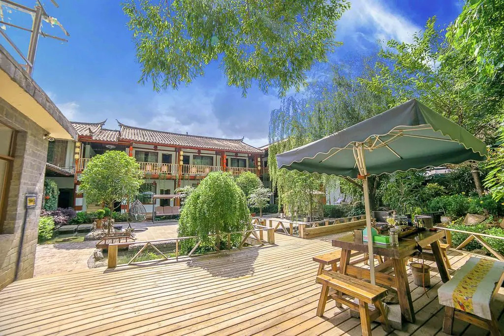 Lijiang Left Bank Holiday Inn