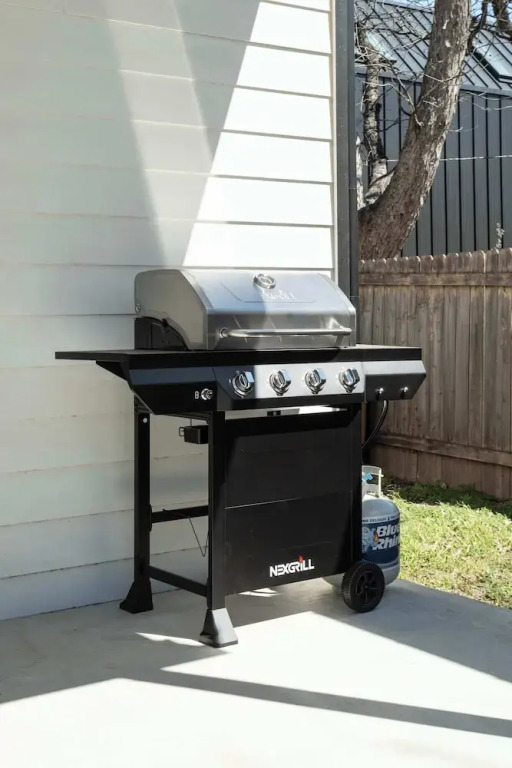 Upstay: Contemporary 2BR Retreat w Patio & BBQ