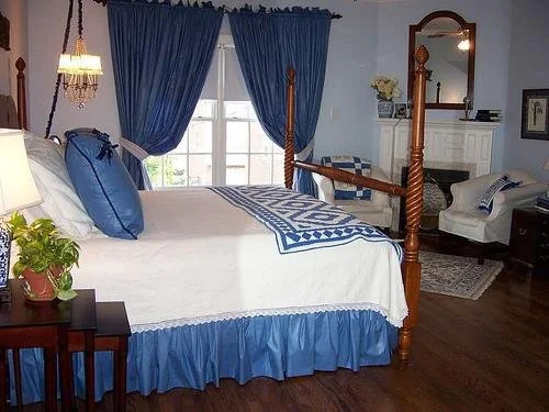 Baileys Uptown Inn