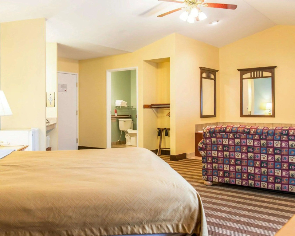 Econo Lodge Inn & Suites Eau Claire South