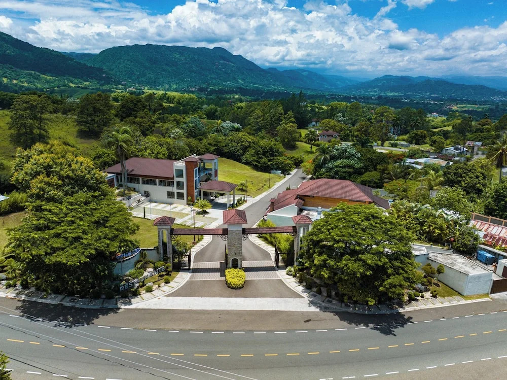 Vista del Campo Country Club & Villas
