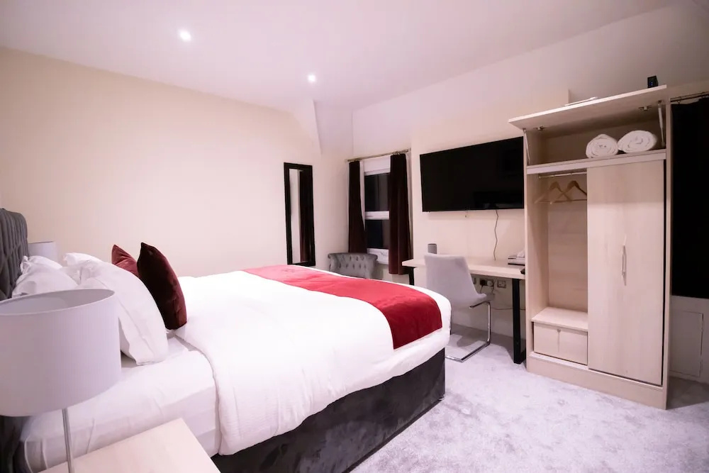 Everest Lodge Serviced Apartments for Contractors & Families, Free WiFi & Netflix By Redwood Stays