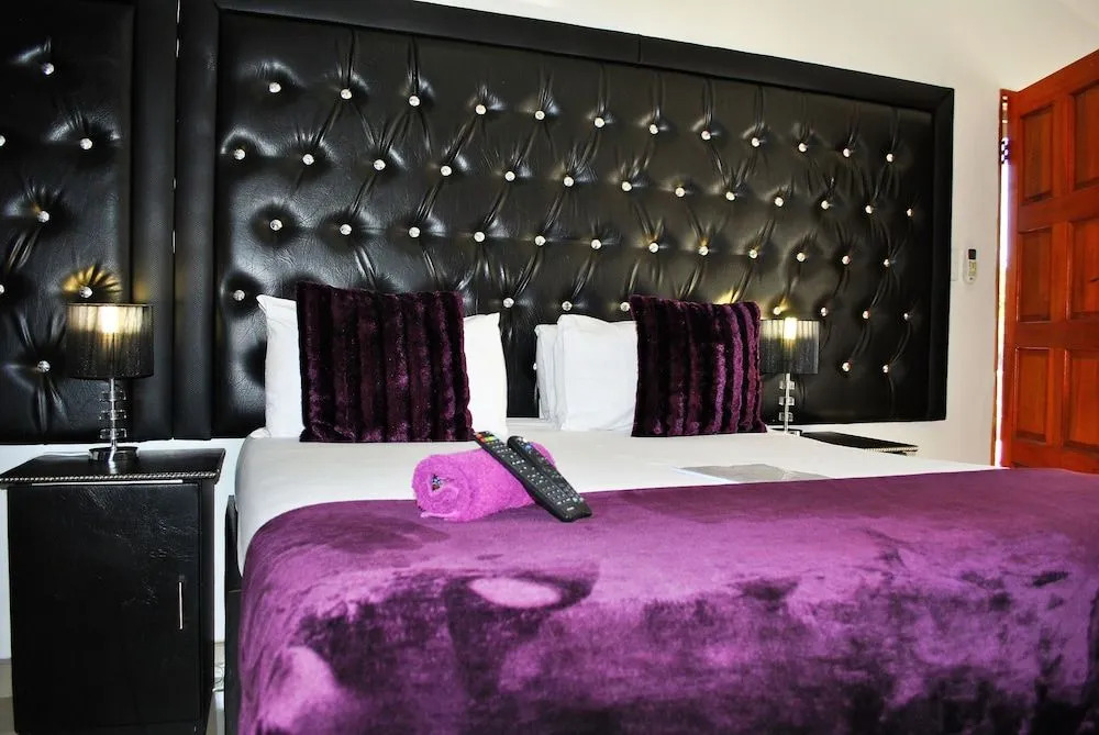 Lapologa Bed & Breakfast