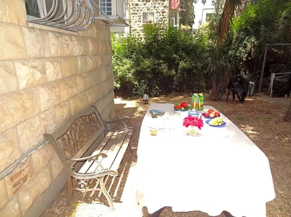 1 or 2 rooms with breakfast and parking