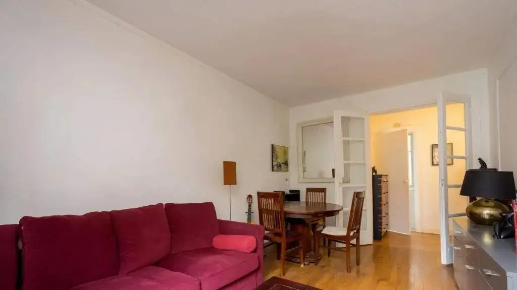 Neuilly-Sur-Seine F2 En Rez de Chaussee (Adults Only)