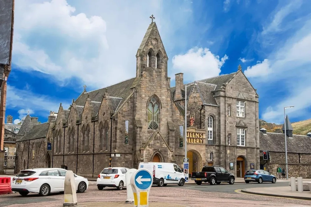 Stylish Royal Mile Apt: Heart of Historic Old Town