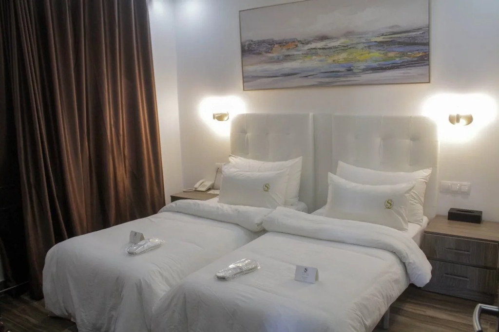 SUNSET HOTEL