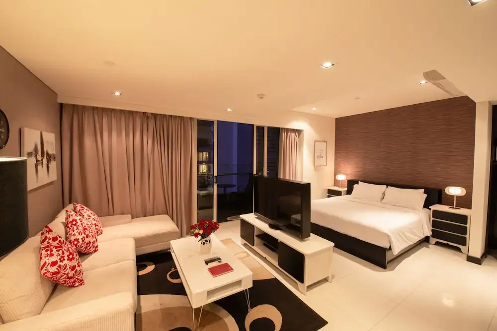 The Costa Serviced Apartment By Seaholiday