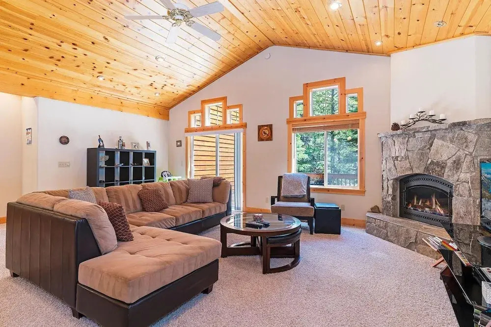 Cedar Chateau w/ Game Room & HOA Access!