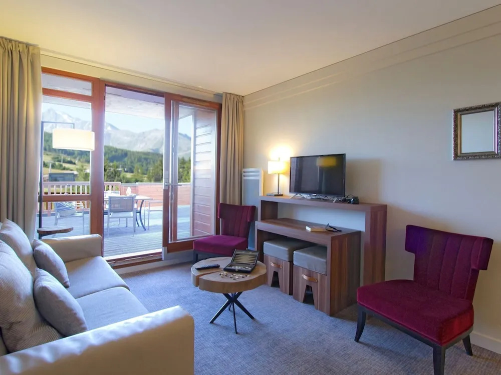 Luxury apartment with Wi-Fi in large ski area Paradiski
