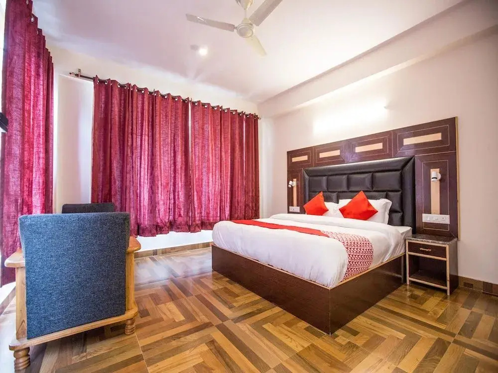 OYO 15074 Neha Regency