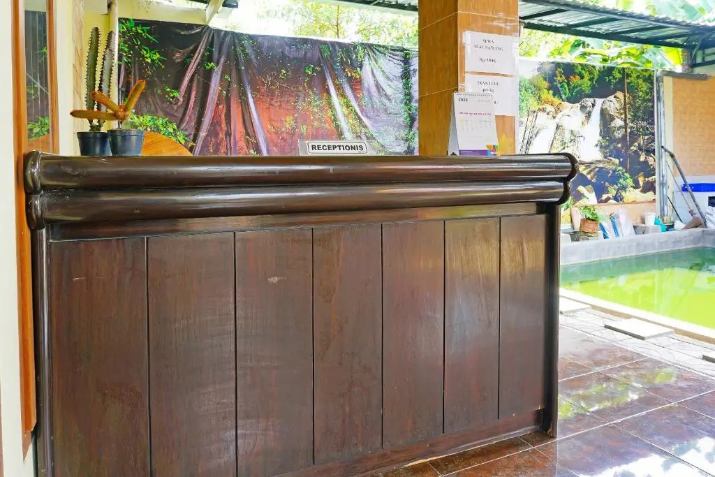 Urbanview Hotel Trisna Srabah