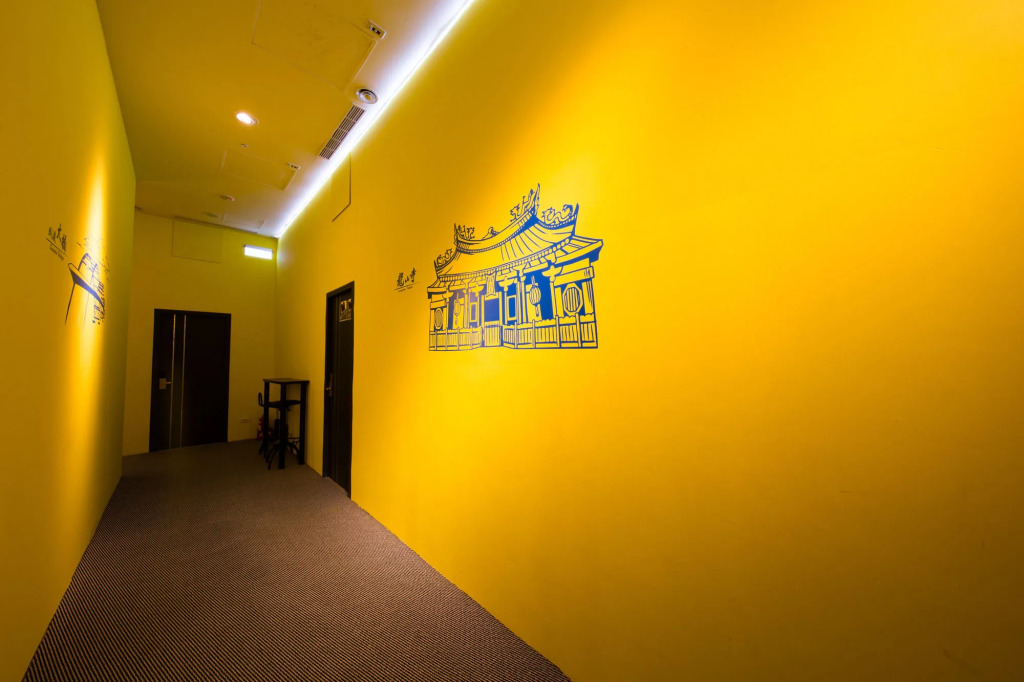 SleepBox Hostel