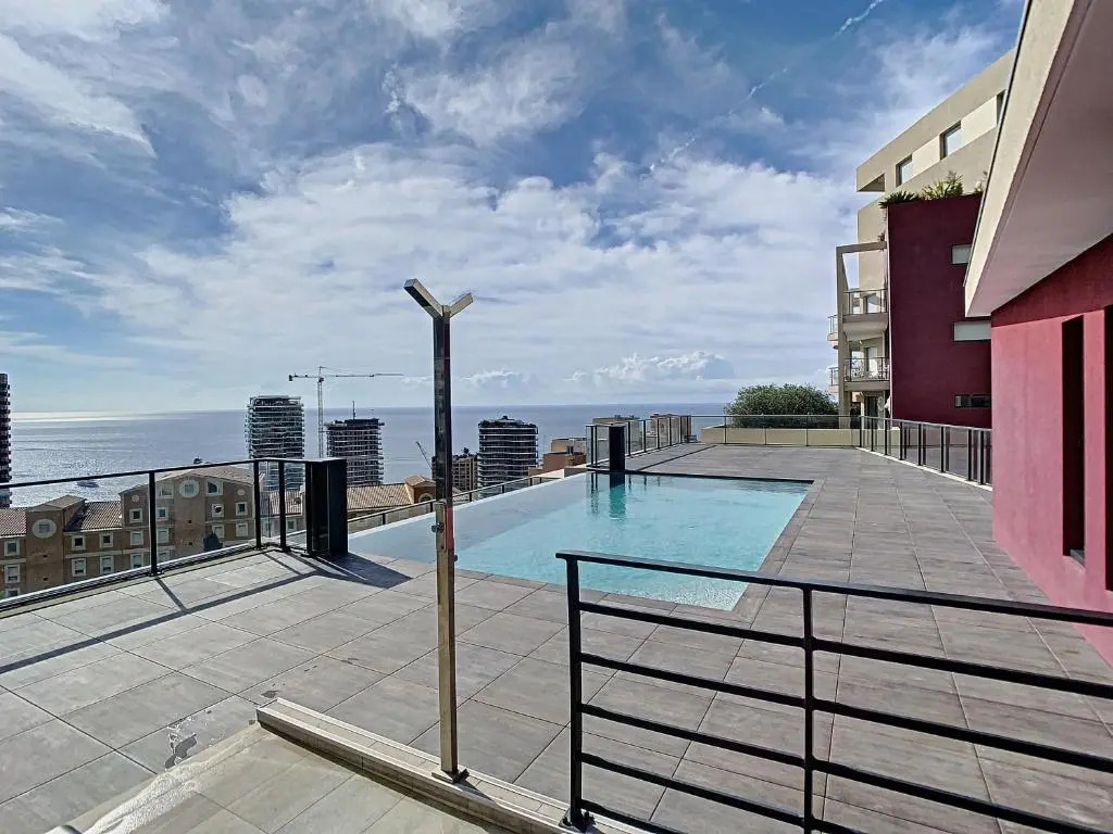 2br apartment with parking near Monaco