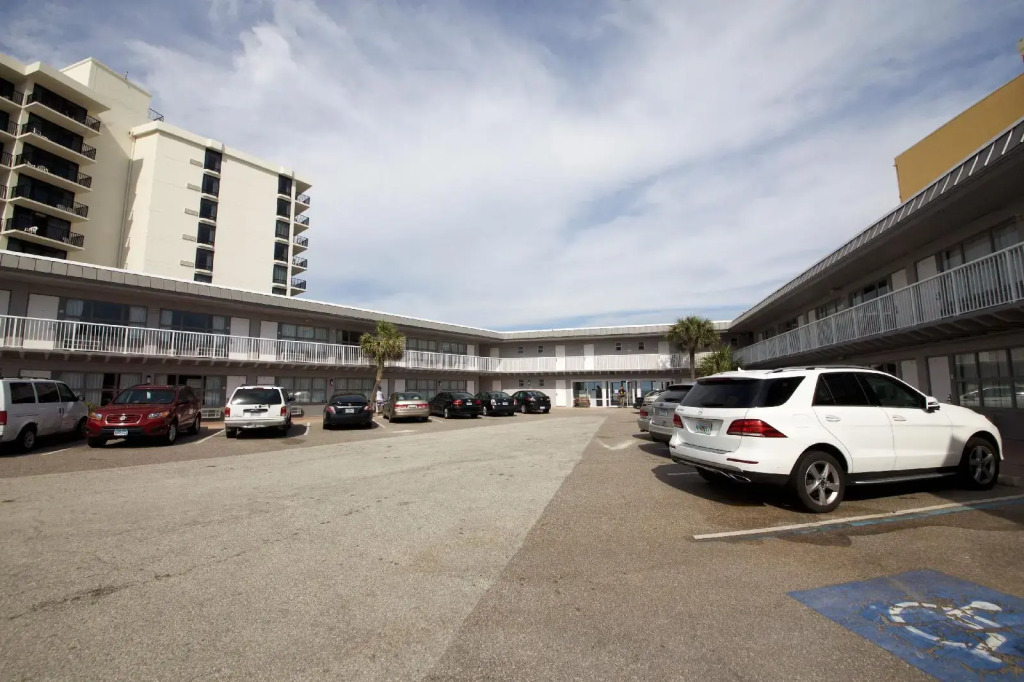 Beach House Inn with POOL & Beach Access