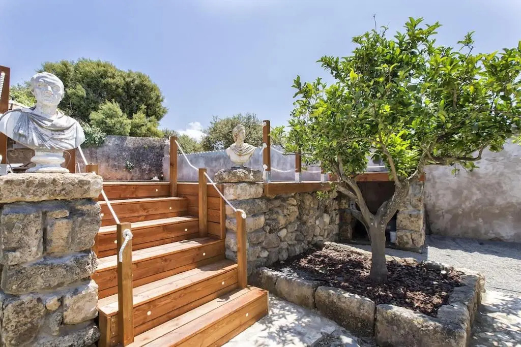 Restored Historic Mansion Paterno with Exclusive Pool, Wifi and AC for 20 people