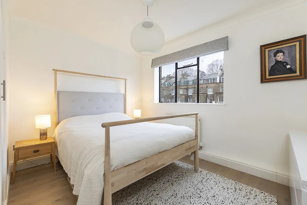 Modern 2BR flat minutes from Kensington Gardens
