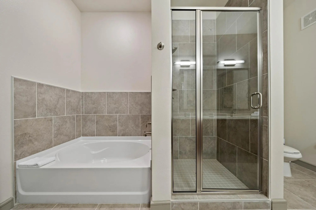 Spacious Private and Elegant Downtown Location