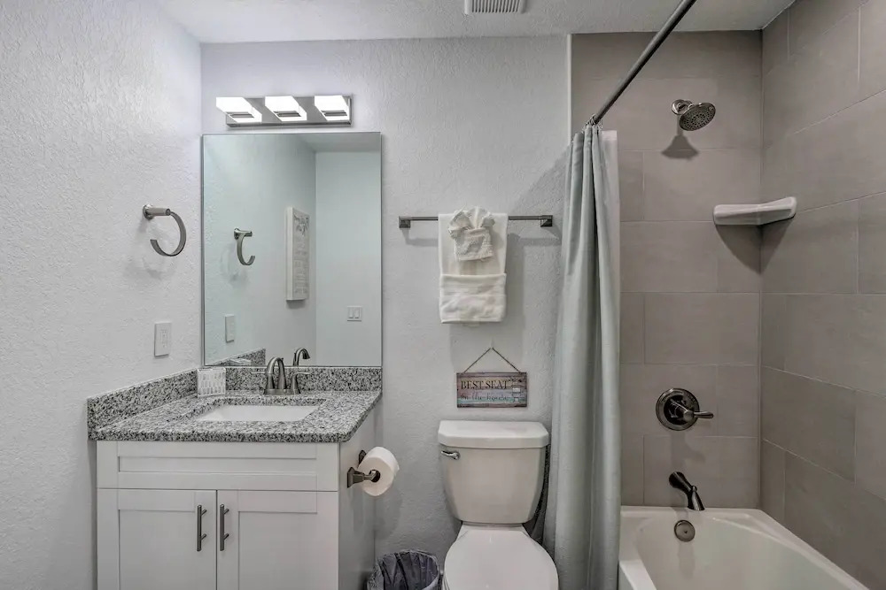 Hot Tub & Fenced Yard: Home in Sebring