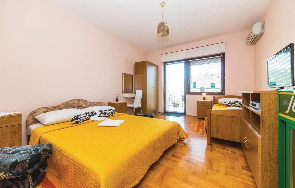Beautiful Apartment in Okrug Gornji With 2 Bedrooms, Wifi and Outdoor Swimming Pool