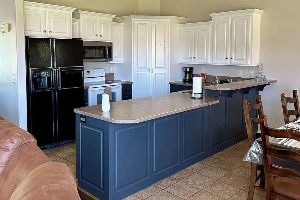 4BR Mtn View Home w/ Grill, Patio, Wood Stove