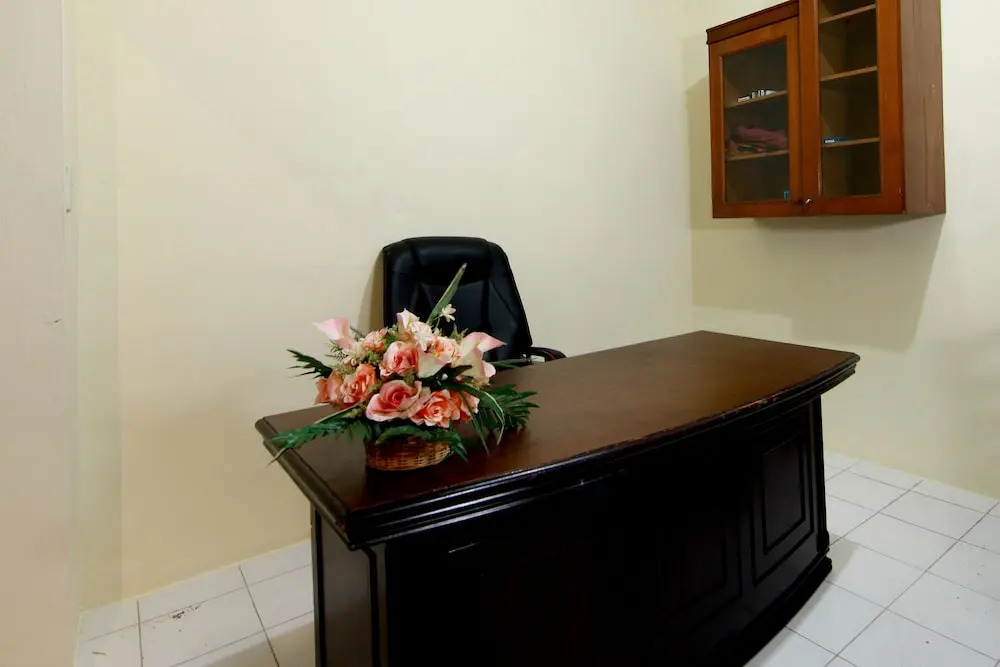 OYO Living 1332 Almonsari Residence
