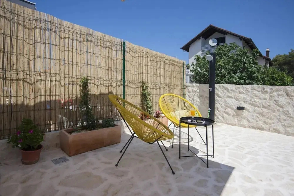 One Bedroom Apartment With sea View