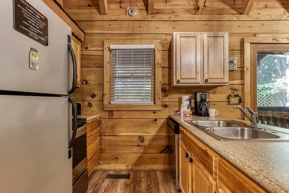 ER96 - Squirrels Leap - Great Location! Close to Town! cabin