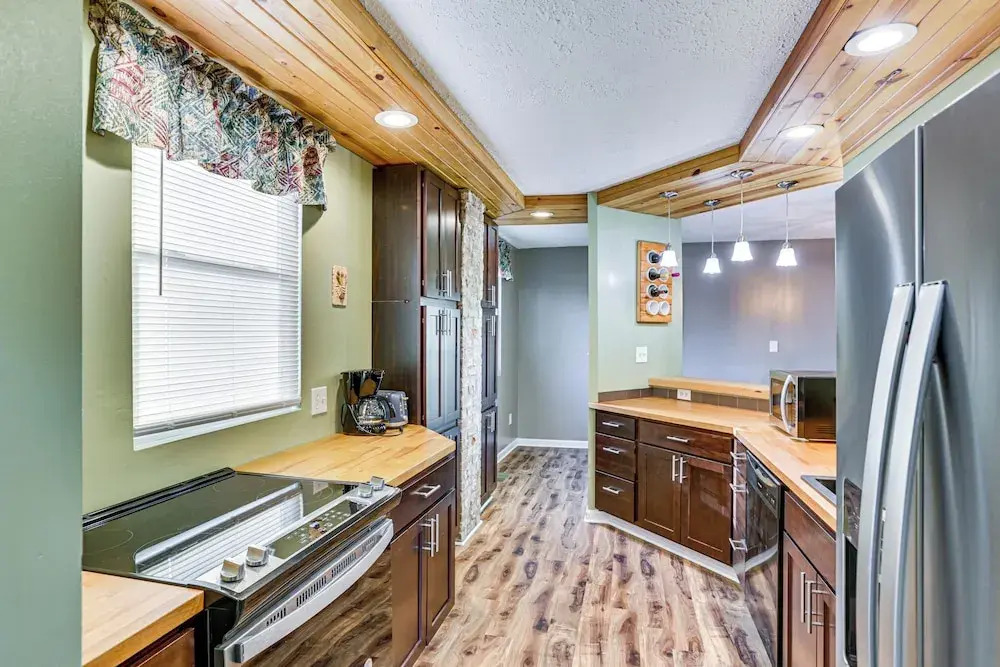 6 Mi to Dtwn Cincinnati: Dog-friendly Apt w/ Yard