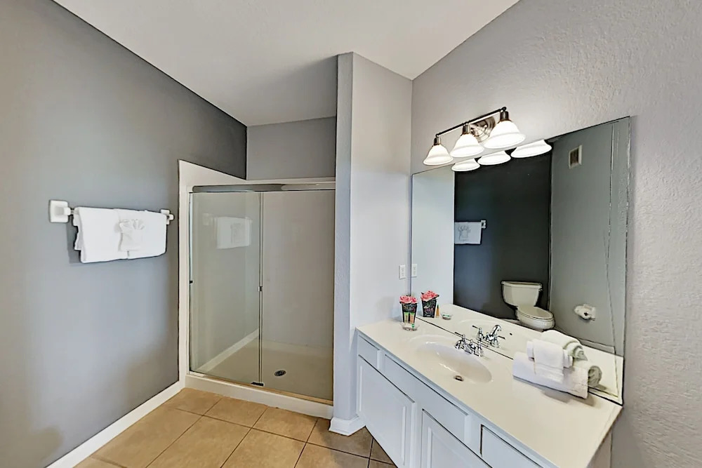 Chic Vista Cay Getaway On Universal W/ Pools & Gym 3 Bedroom Condo
