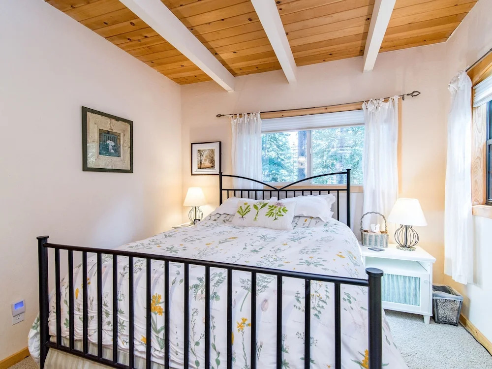 3br  In The Woods, Near Beach 3 Bedroom Cabin