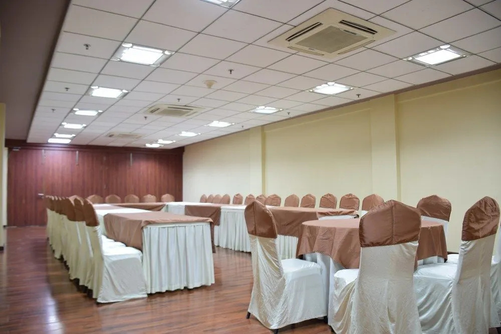 Check Inn Hotel