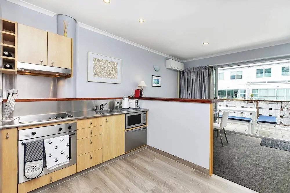 Deluxe Waterfront & City Apartment