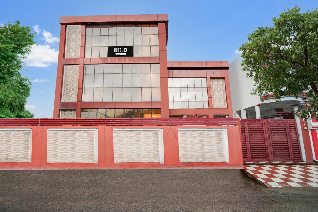 Hotel O Jankipuram Vikas Nagar