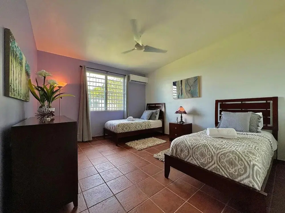 Panchos Paradise - Rainforest Guesthouse with Pool, Gazebo and View