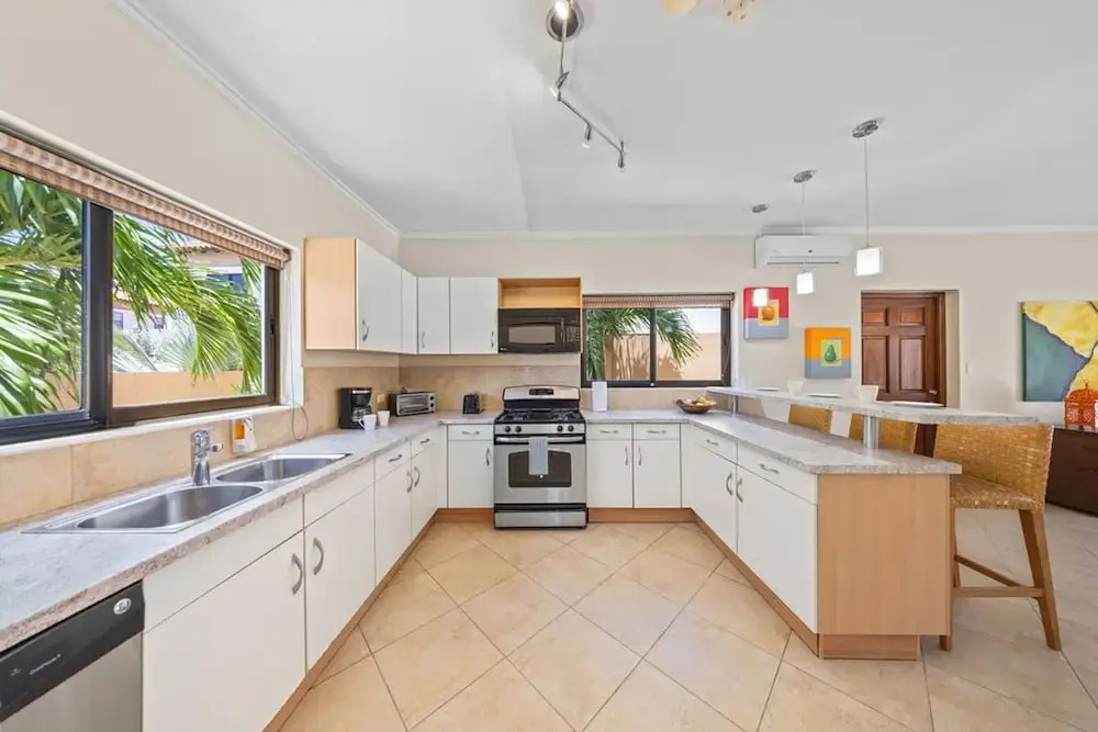 Gold Coast 4br4 5BA Villa w Privatepool Gym
